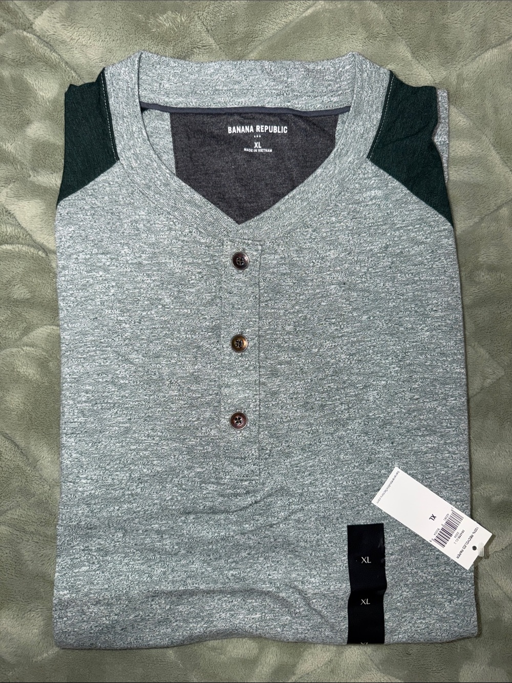 Banana Republic Men's Heather Gray Henley with Color-Block Shoulders - NWT